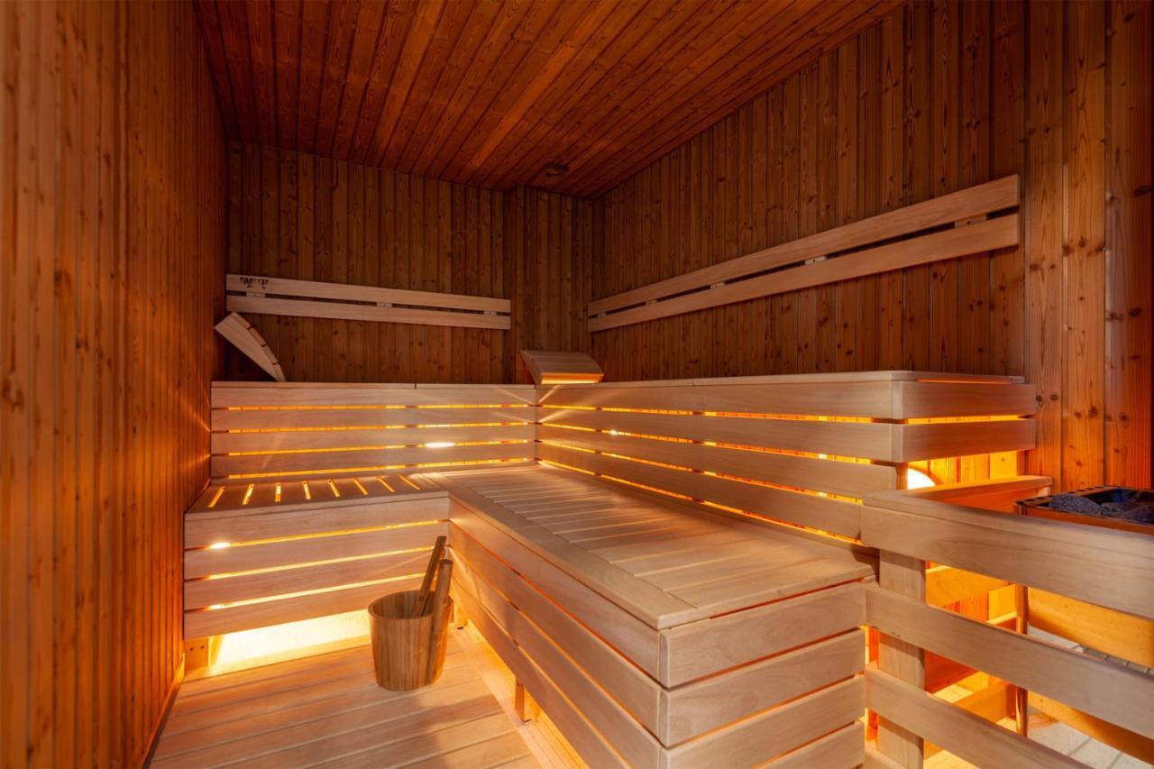 Tee Room Celadna & Wellness Exteriör bild